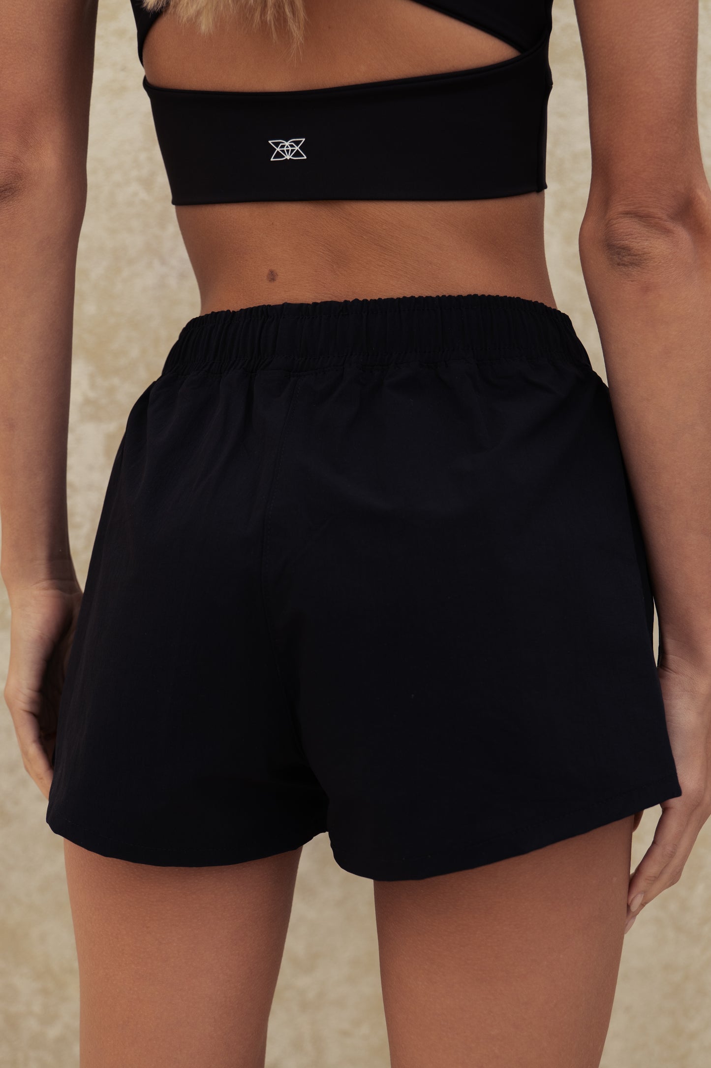 AMIRA SHORT / BLACK